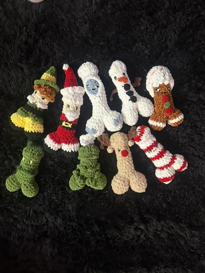 Crochet holiday minis including Santa and snowmen